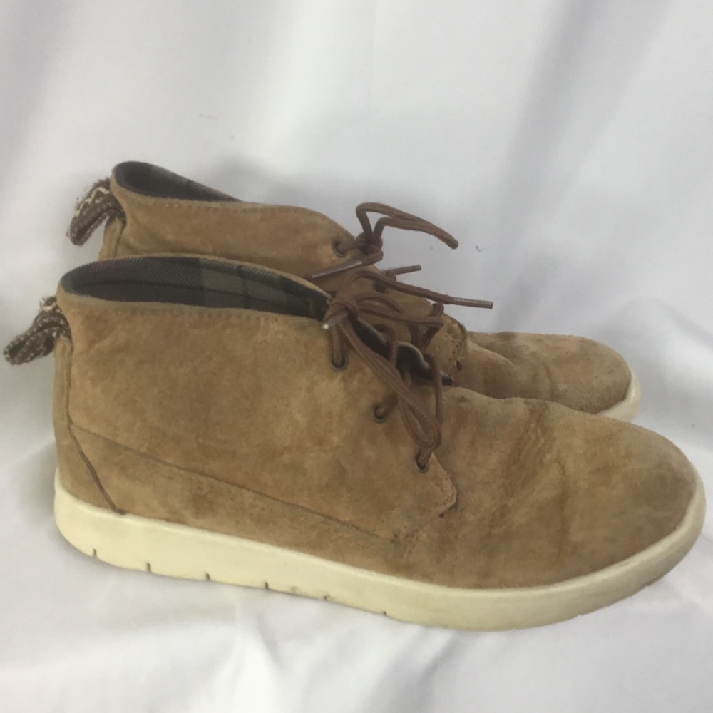 UGG YOUTH SIZE HALF BOOTS SIZE 2